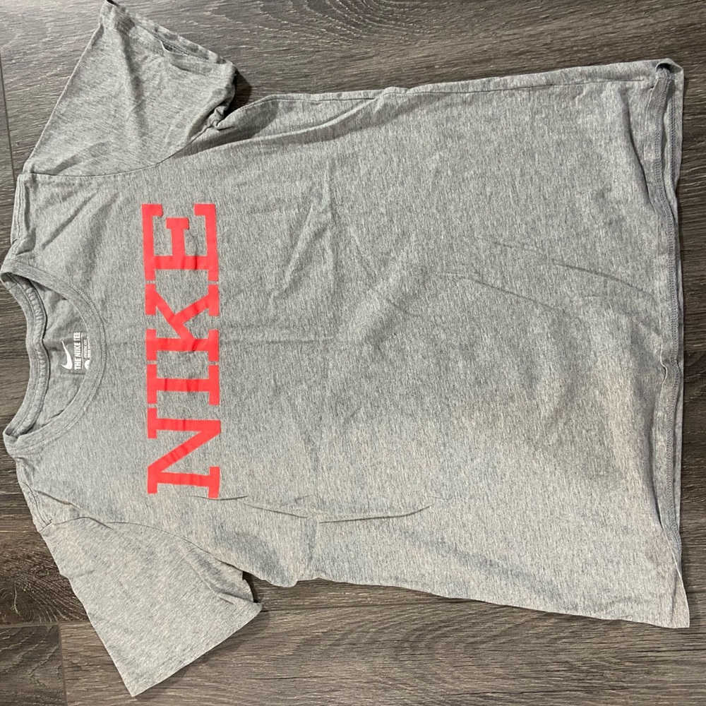 NIKE T SHIRT